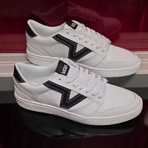 Vans Lowland 2.0 White Black SneakersMen’s 11 Women’s 12.5